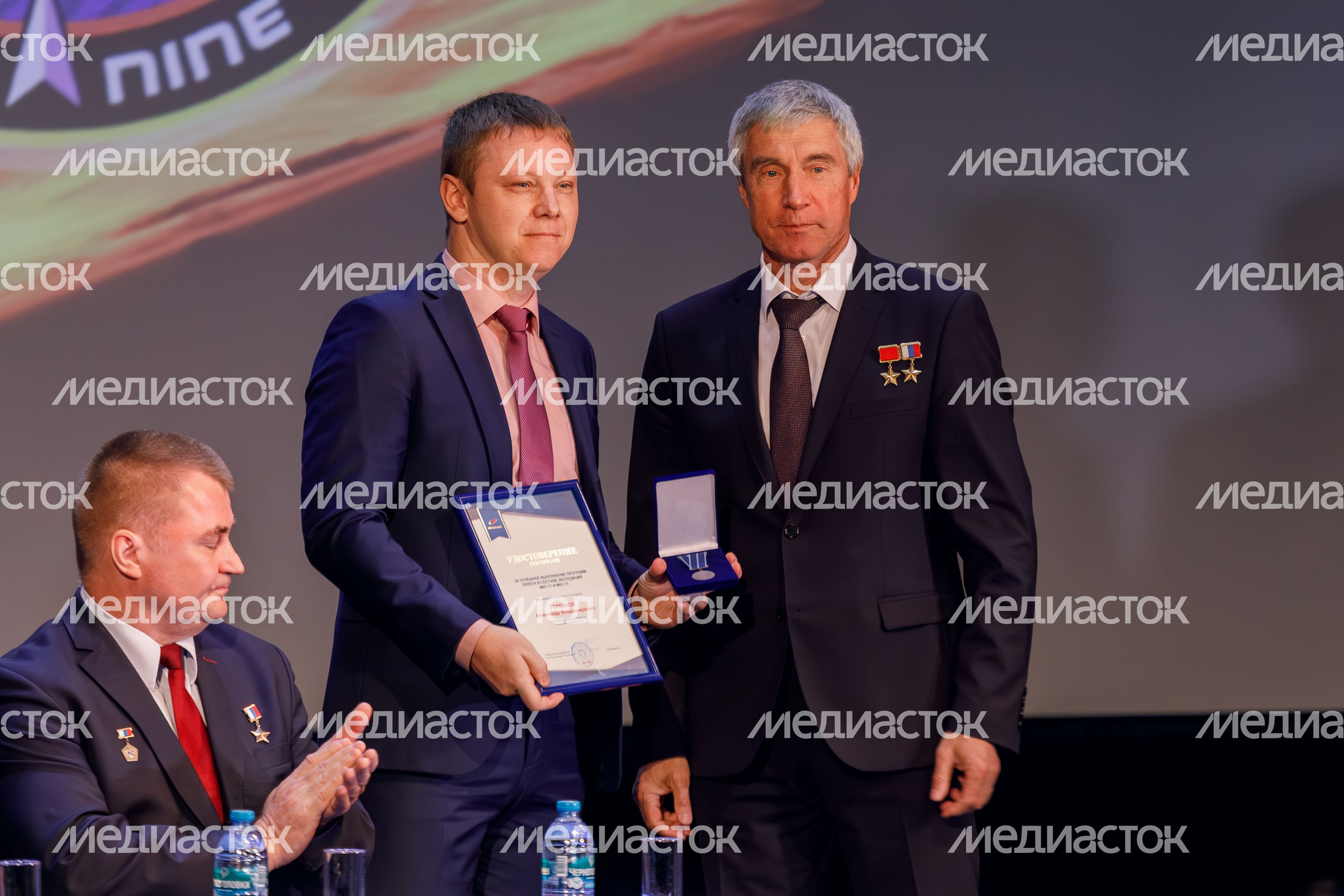 Космонавт Александр Горбунов получил медаль «Космос без границ» от Роскосмоса на торжественном собрании Космонавт Александр Горбунов получил медаль «Космос без границ» от Роскосмоса на торжественном собрании