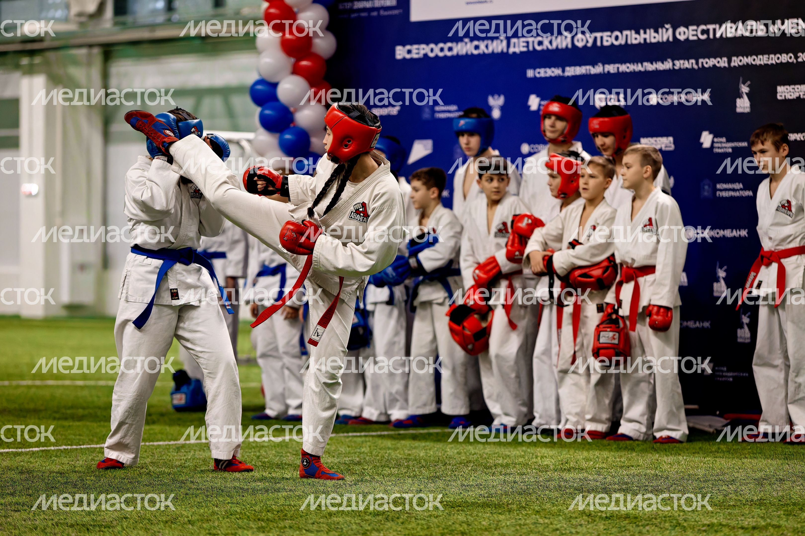 Показательные выступления дзюдоистов на чемпионате победителей по футболу в Домодедово Показательные выступления дзюдоистов на чемпионате победителей по футболу в Домодедово