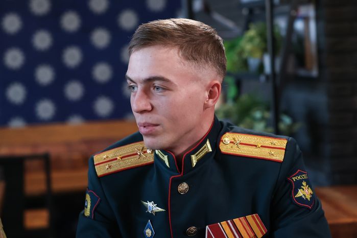 Андрей Воробьев пообщался с героями СВО и волонтерами за чашкой чая