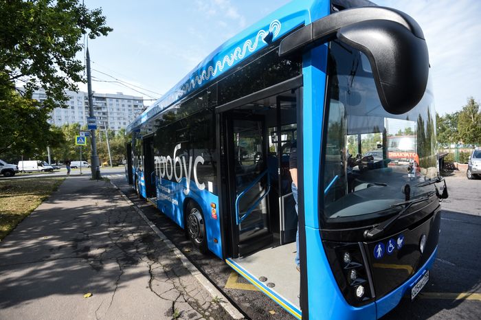 Первый электробус вышел на маршрут в Москве