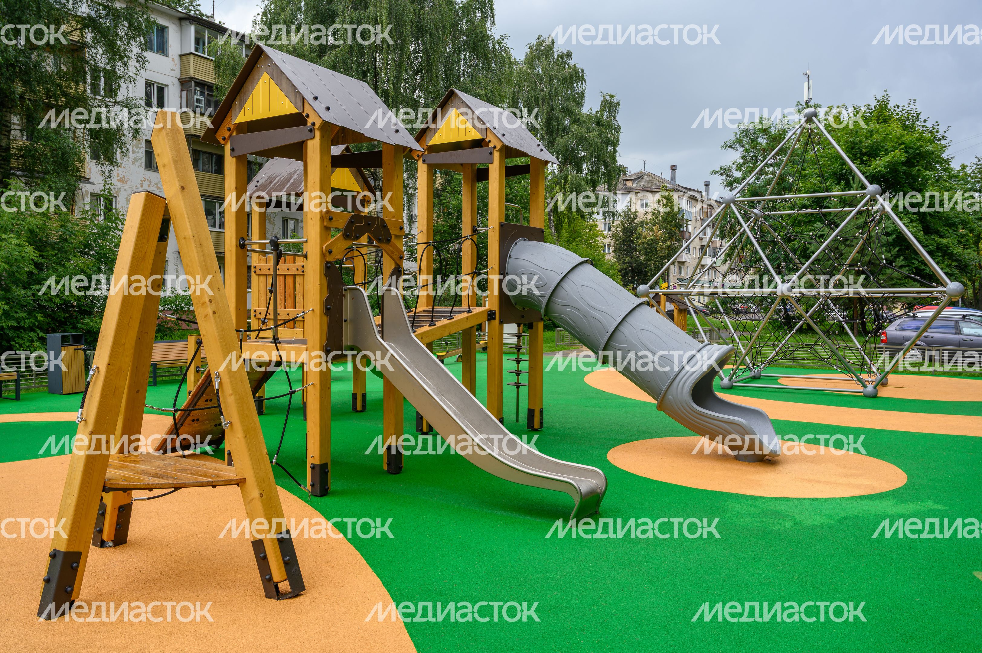 Новая детская площадка на улице Победы в Электростали