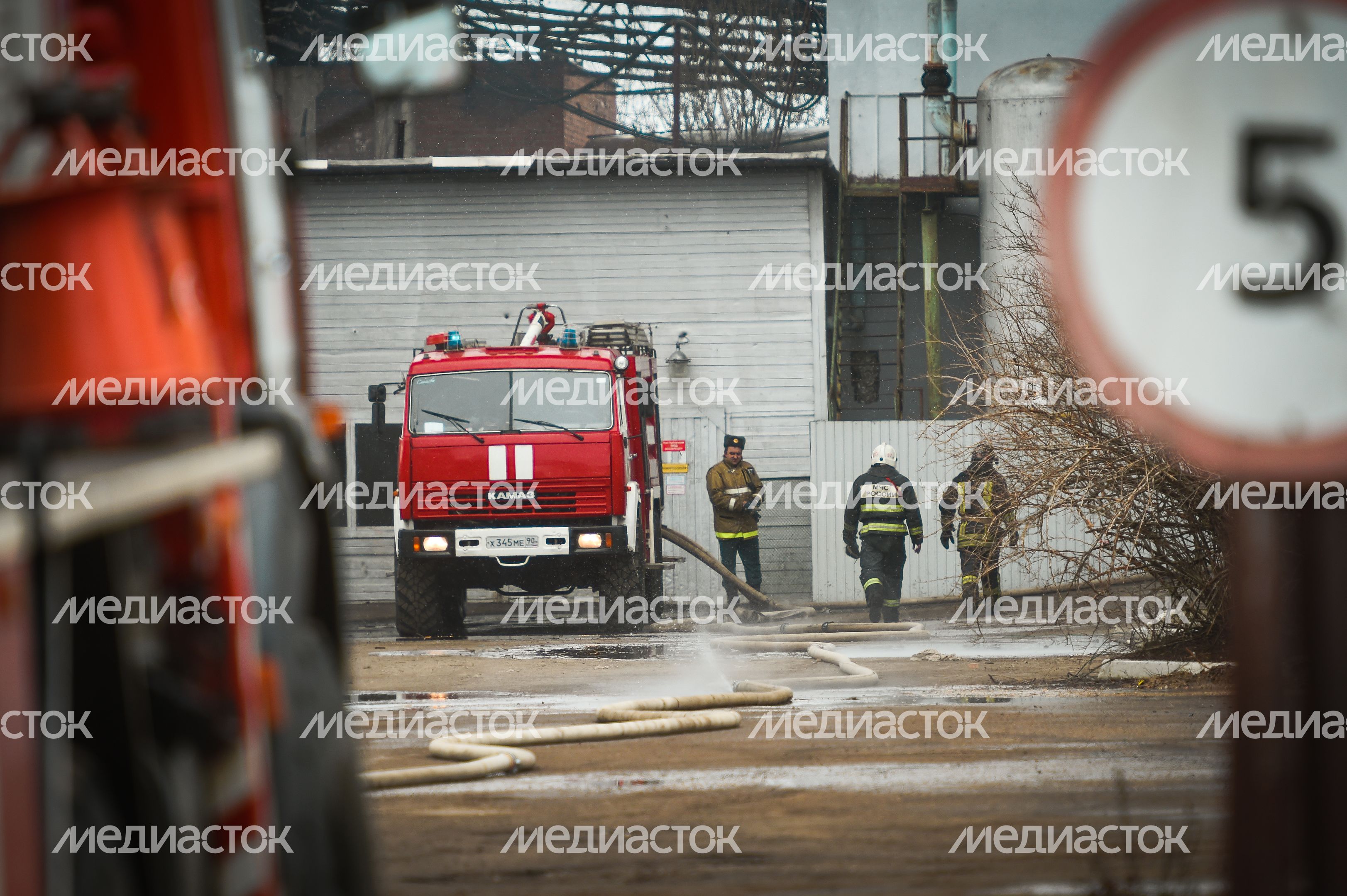 Пожар на заводе алюминиевых изделий в Дмитрове