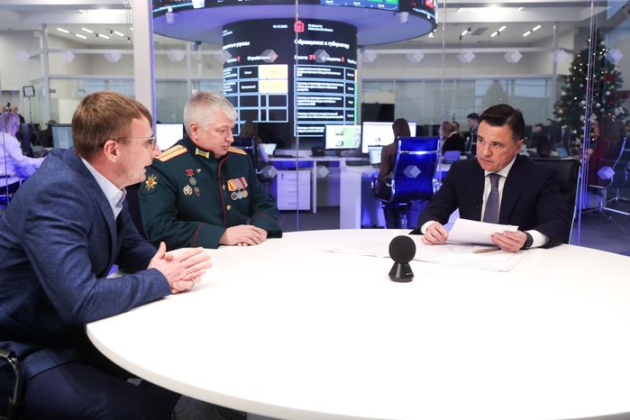 Андрей Воробьев выслушал просьбу старосты деревни Буняково и жителя села Красный Путь