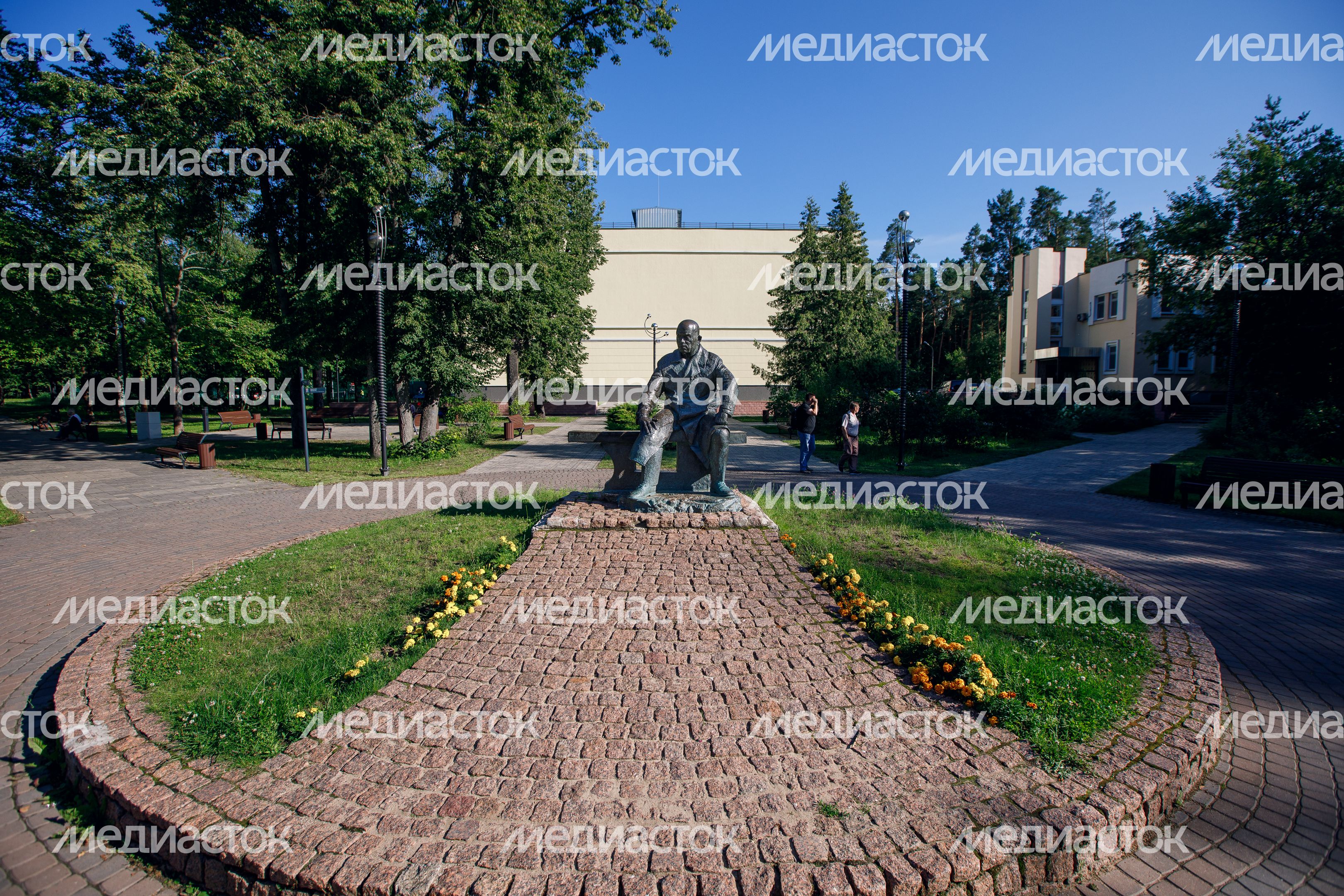 Дубна. Памятник М.Г. Мещерякову