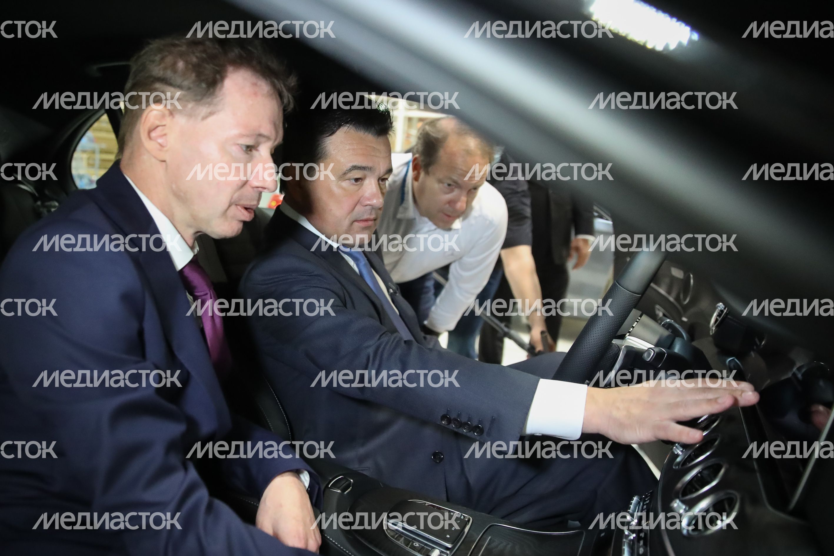 Проверка губернатором Подмосковья работы завода «Мерседес» в Солнечногорске Проверка губернатором Подмосковья работы завода «Мерседес» в Солнечногорске