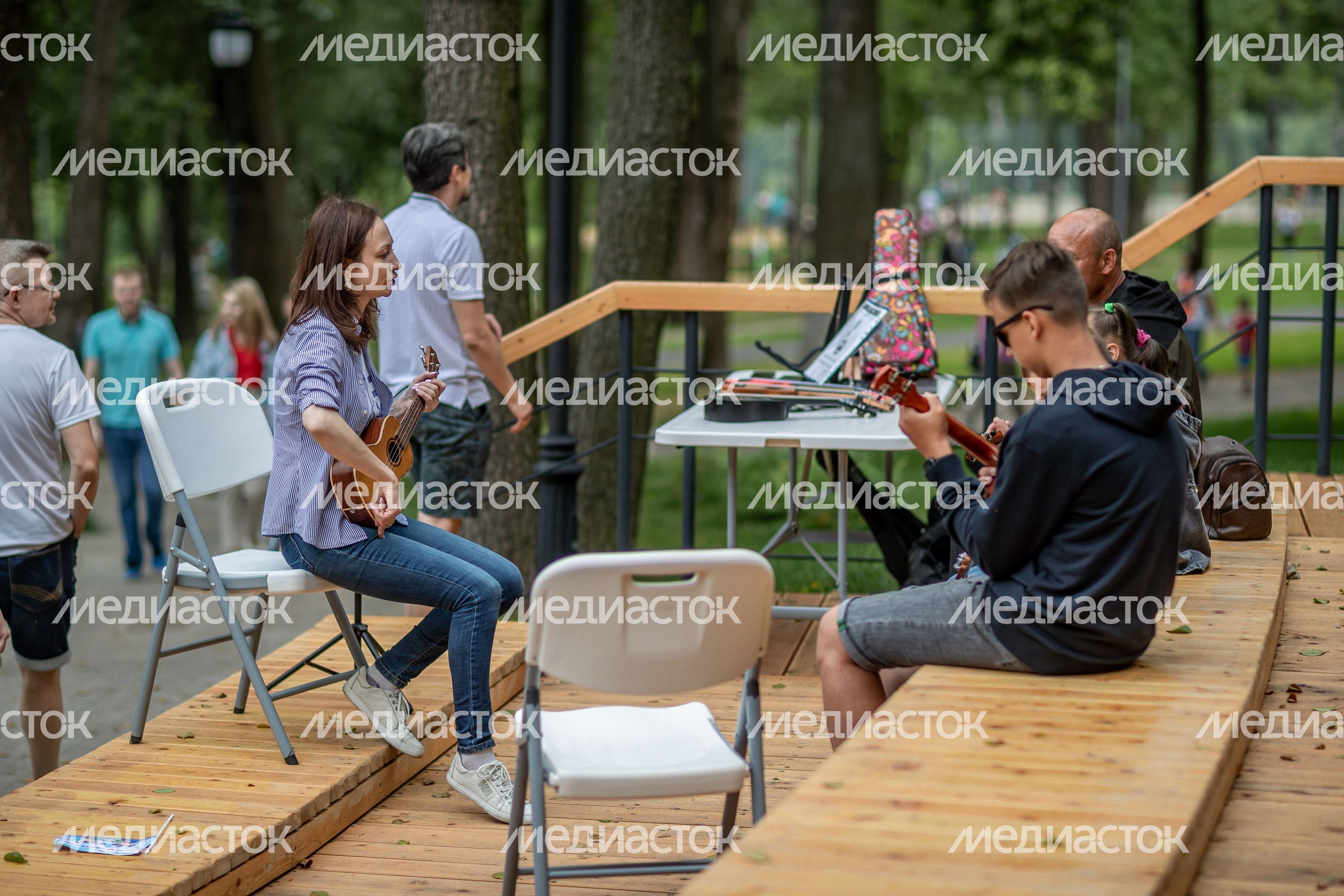 Занятия музыкой в Раменском городском парке