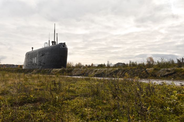 Памятник подводной лодке К-19 и виды села Никульское