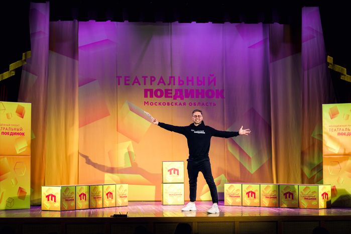 Актер театра, тренер по актерской импровизации Михаил Грищенко стал ведущим молодежного проекта «Театральный поединок»
