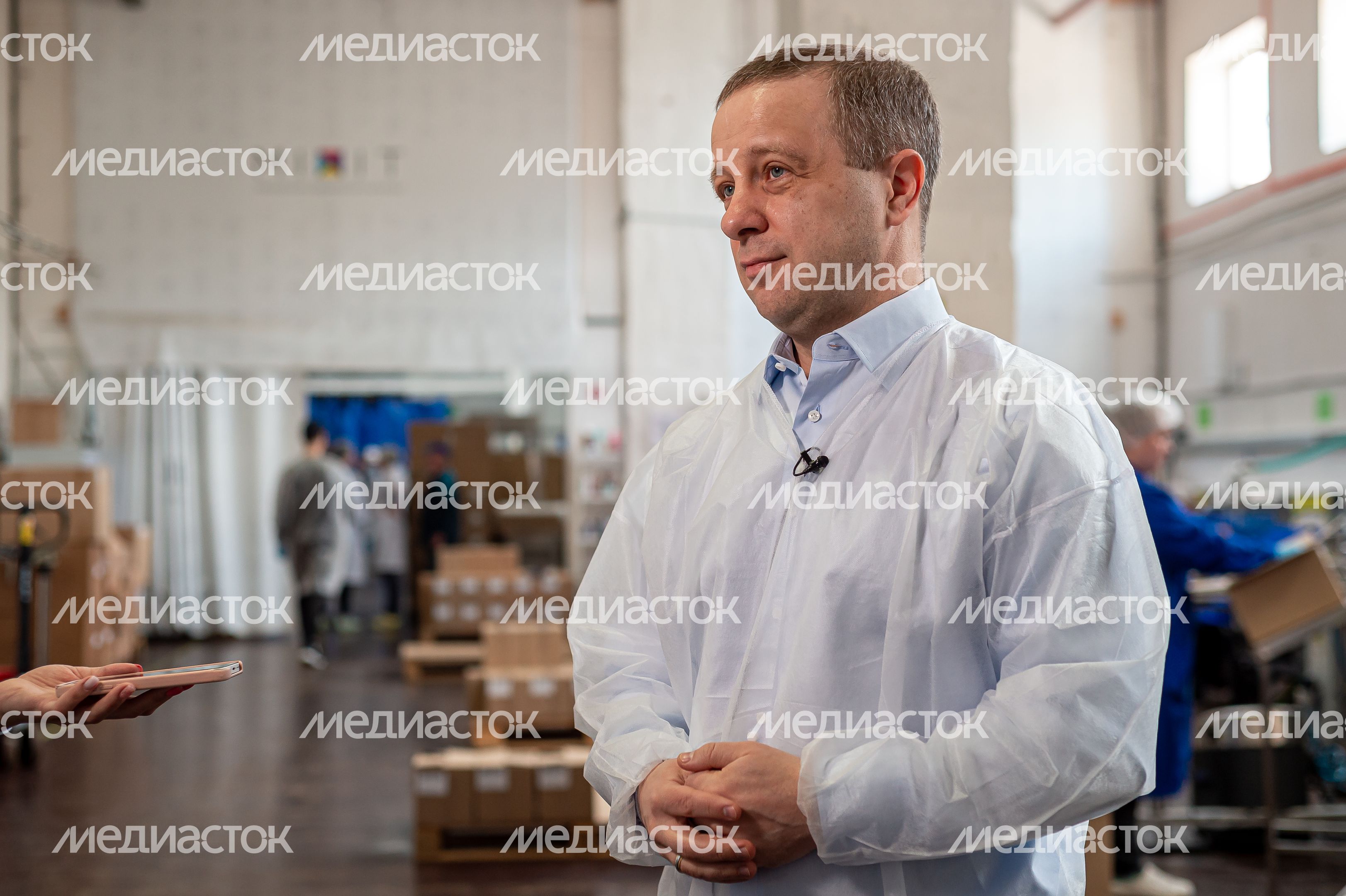 Процесс работы фабрики косметического бренда Mixit