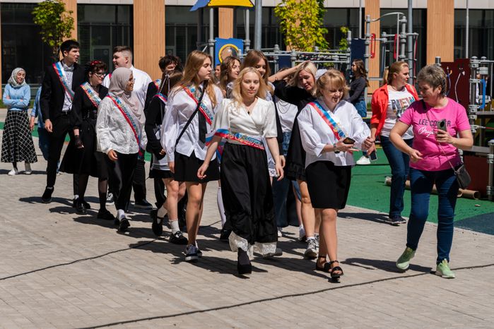 Последний звонок в Образовательном центре «Багратион» в ЖК «Гусарская баллада»
