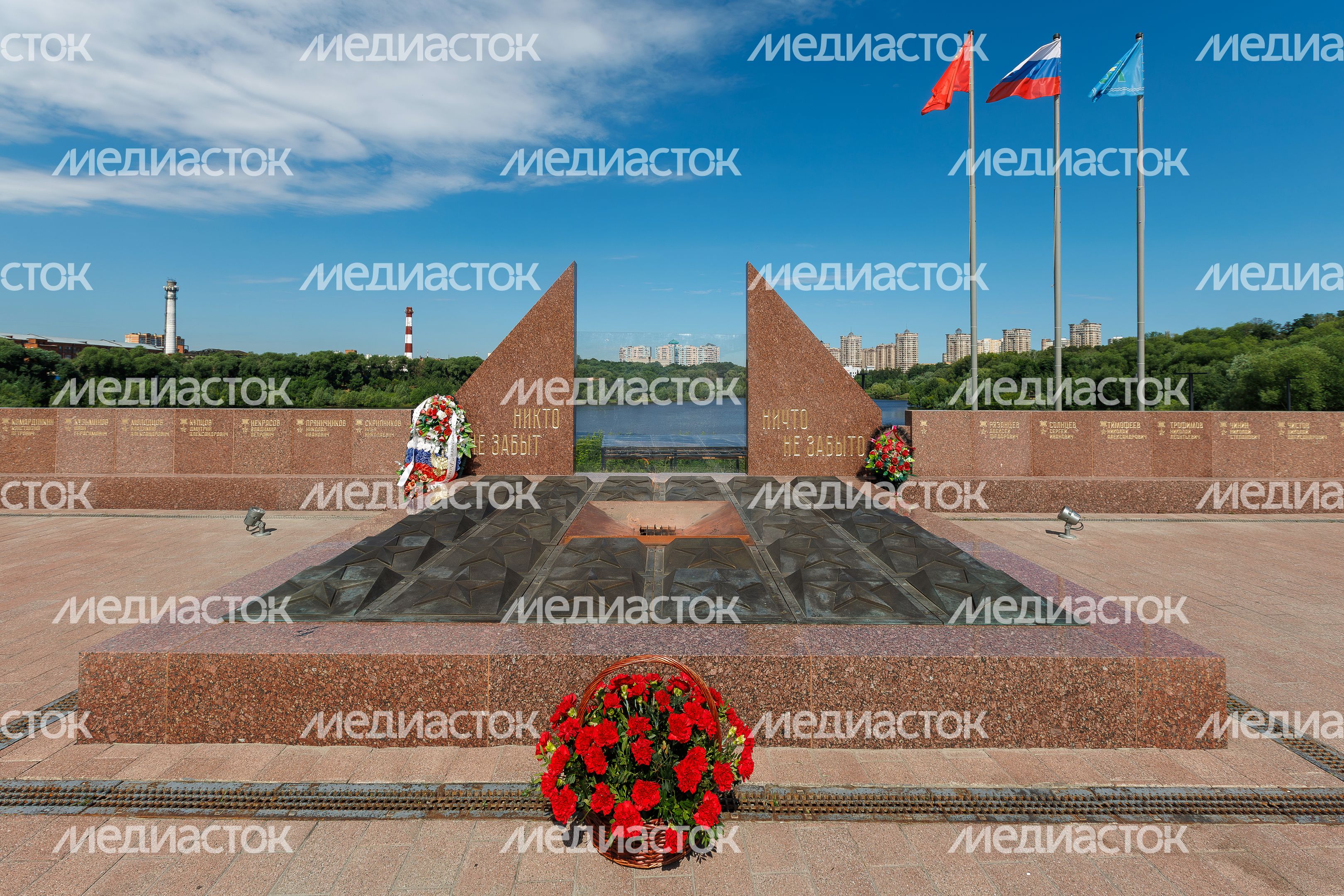 Мемориал воинам-раменцам, погибшим в годы Великой Отечественной войны, на набережной Борисоглебского озера в Раменском