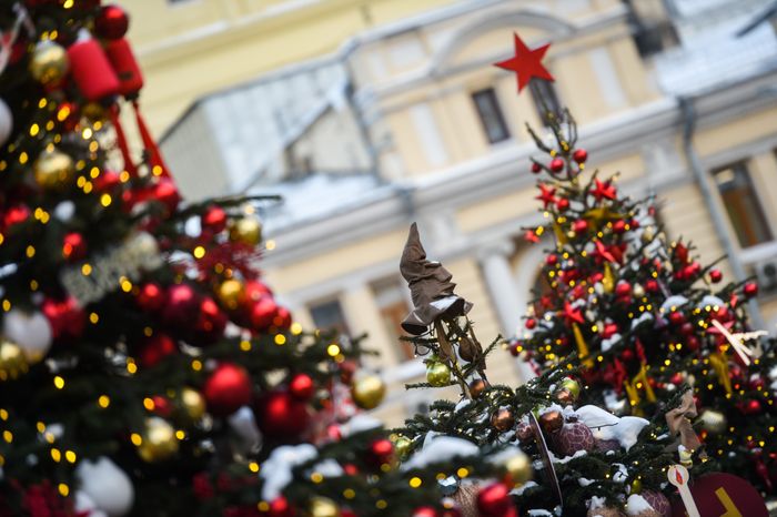 Открытие выставки дизайнерских елок на Кузнецком мосту