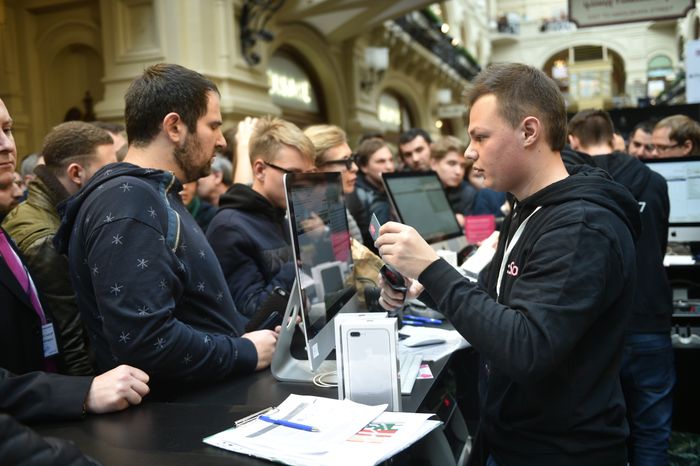 Старт продаж iPhone 7 и iPhone 7 Plus в ГУМе