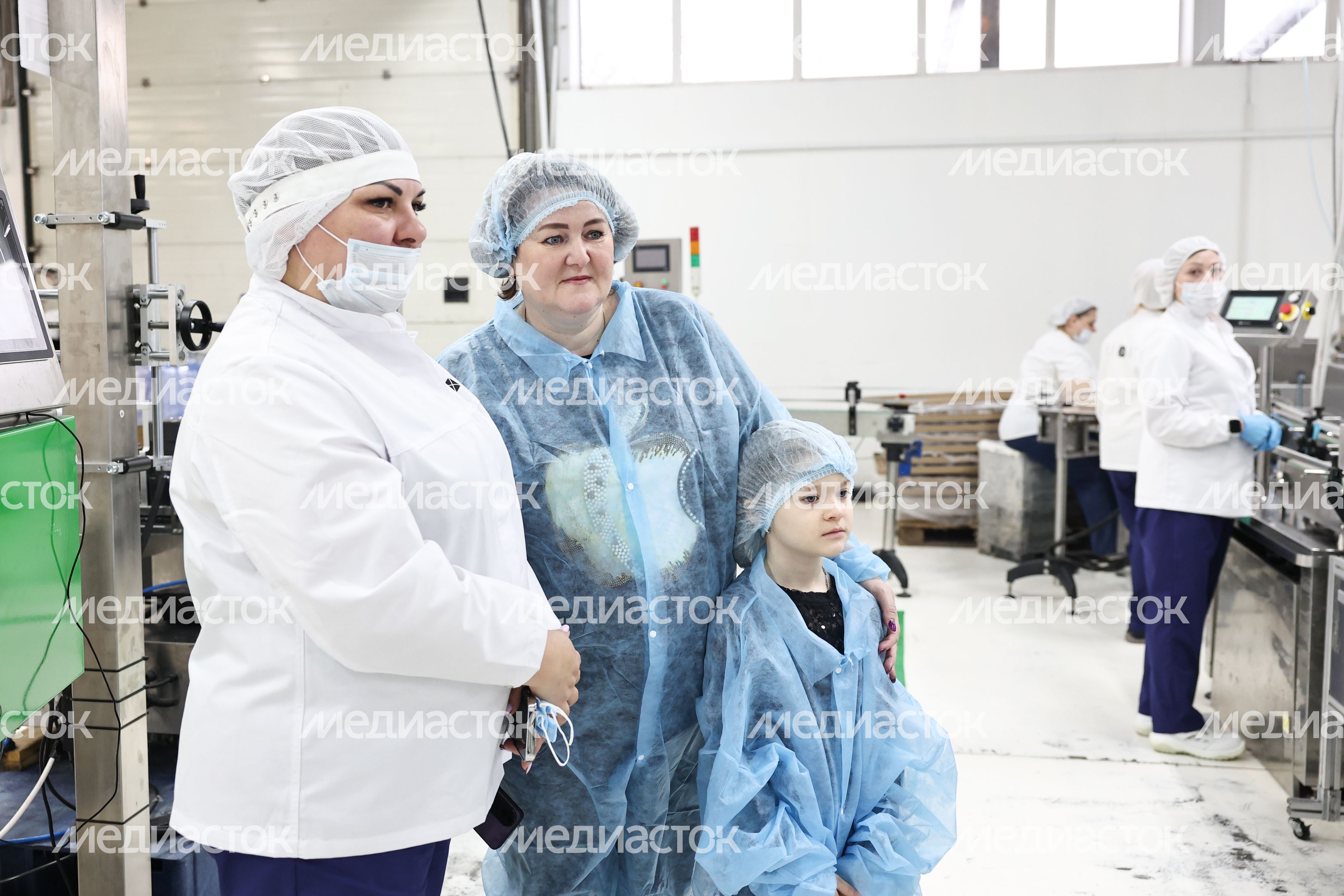 Семьи участников СВО побывали на экскурсии по производству компании Mixit Семьи участников СВО побывали на экскурсии по производству компании Mixit
