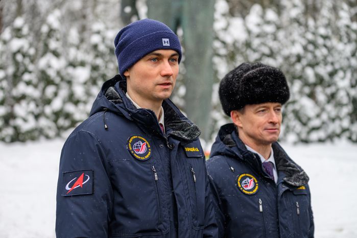 Космонавты экипажа МКС-73 Алексей Зубрицкий и Сергей Рыжиков в Звездном городке