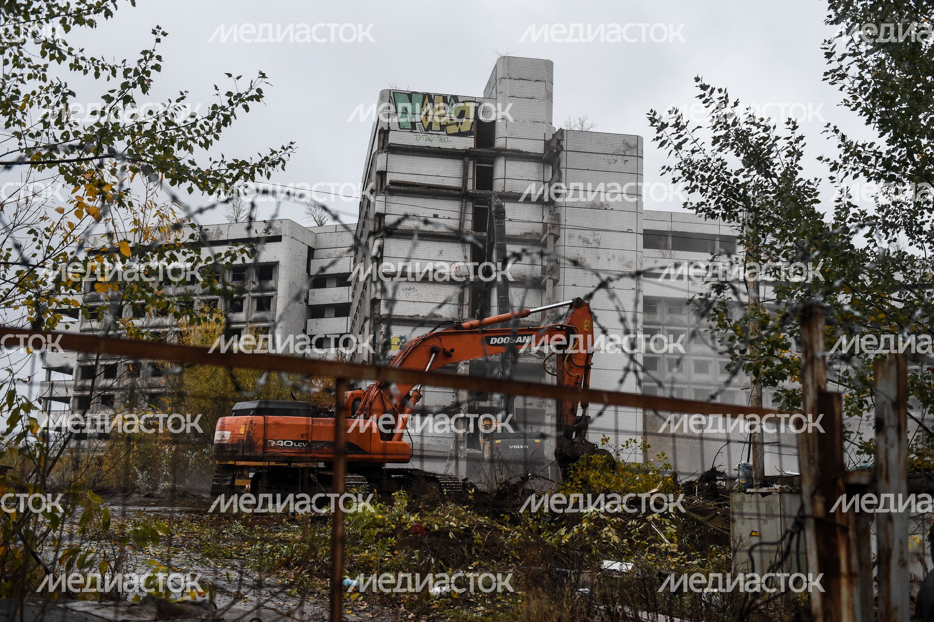 Начало работ по демонтажу Ховринской заброшенной больницы