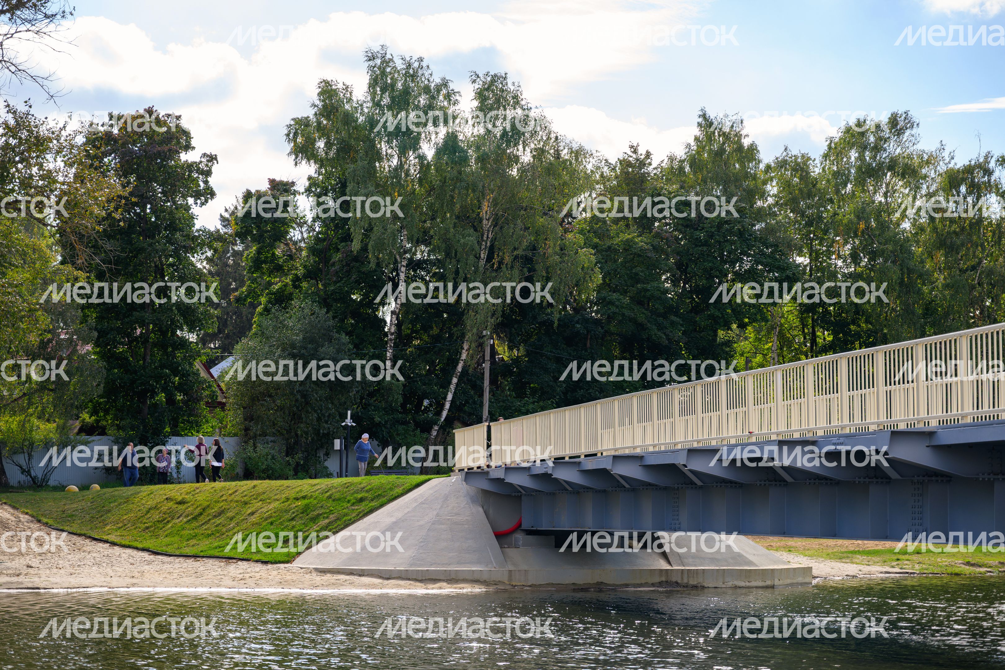 Новый Телешовский мост через реку Македонку в Малаховке округа Люберцы Новый Телешовский мост через реку Македонку в Малаховке округа Люберцы