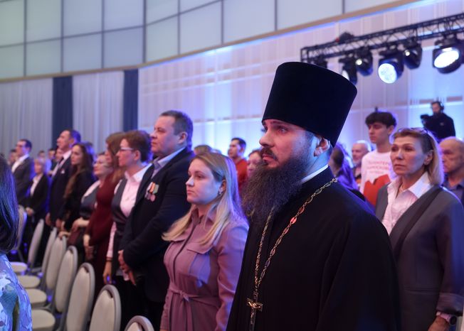 Награждение победителей XIII губернаторской премии "Мы рядом. Доброе дело"