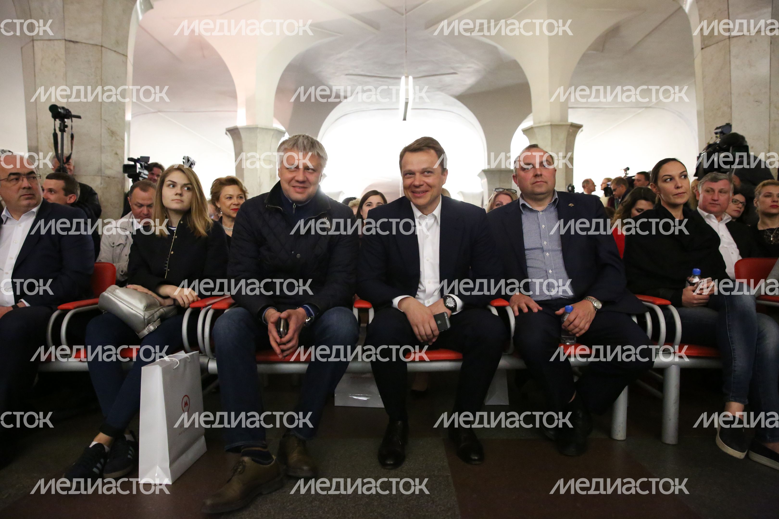 Ночной оперный концерт на станции метро «Кропоткинская» в Москве