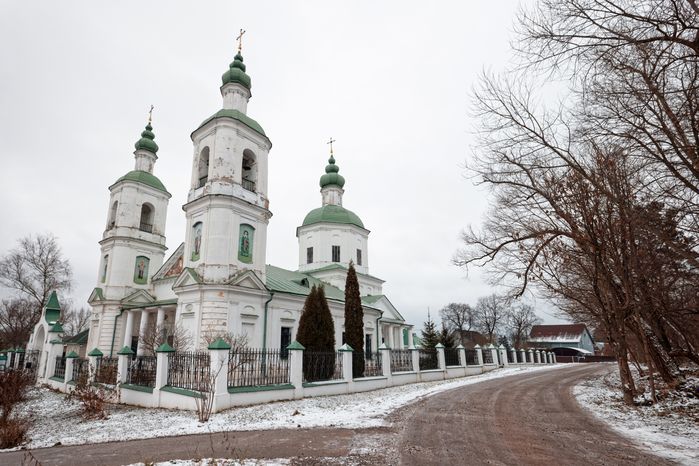 Церковь Воскресения Христова в селе Молоди округа Чехов