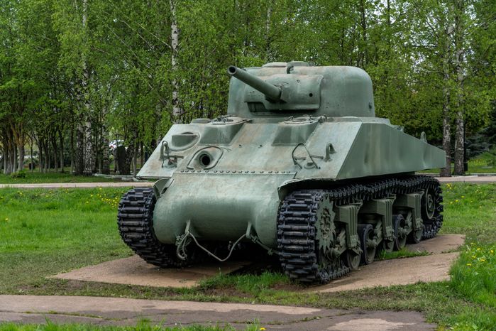 Тяжелый танк ИС-2М у Ленино-Снегиревского военно-исторического музея в Ленино округа Истра