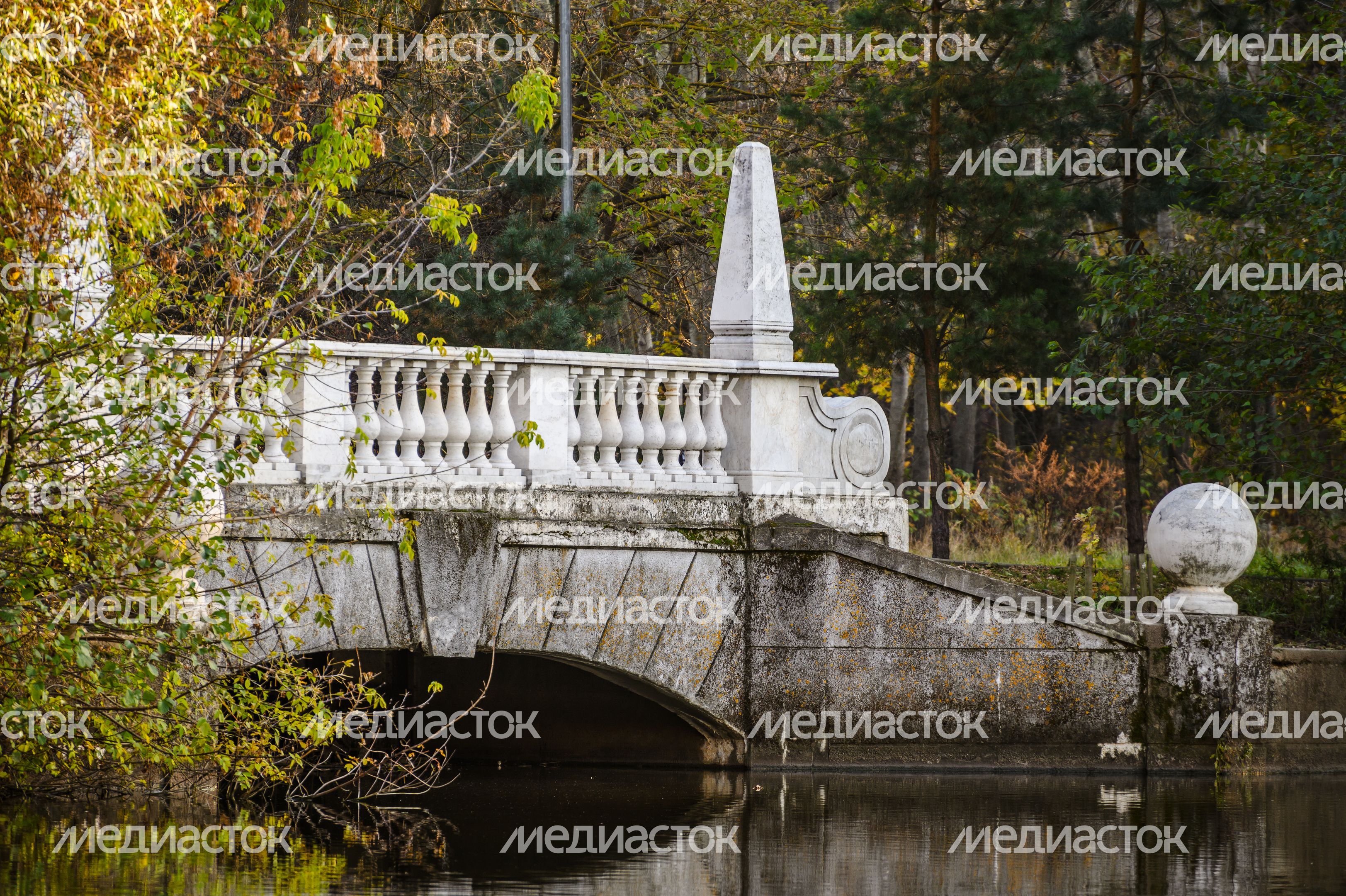 Мраморный мост в поселке Кратово Раменского округа Мраморный мост в поселке Кратово Раменского округа