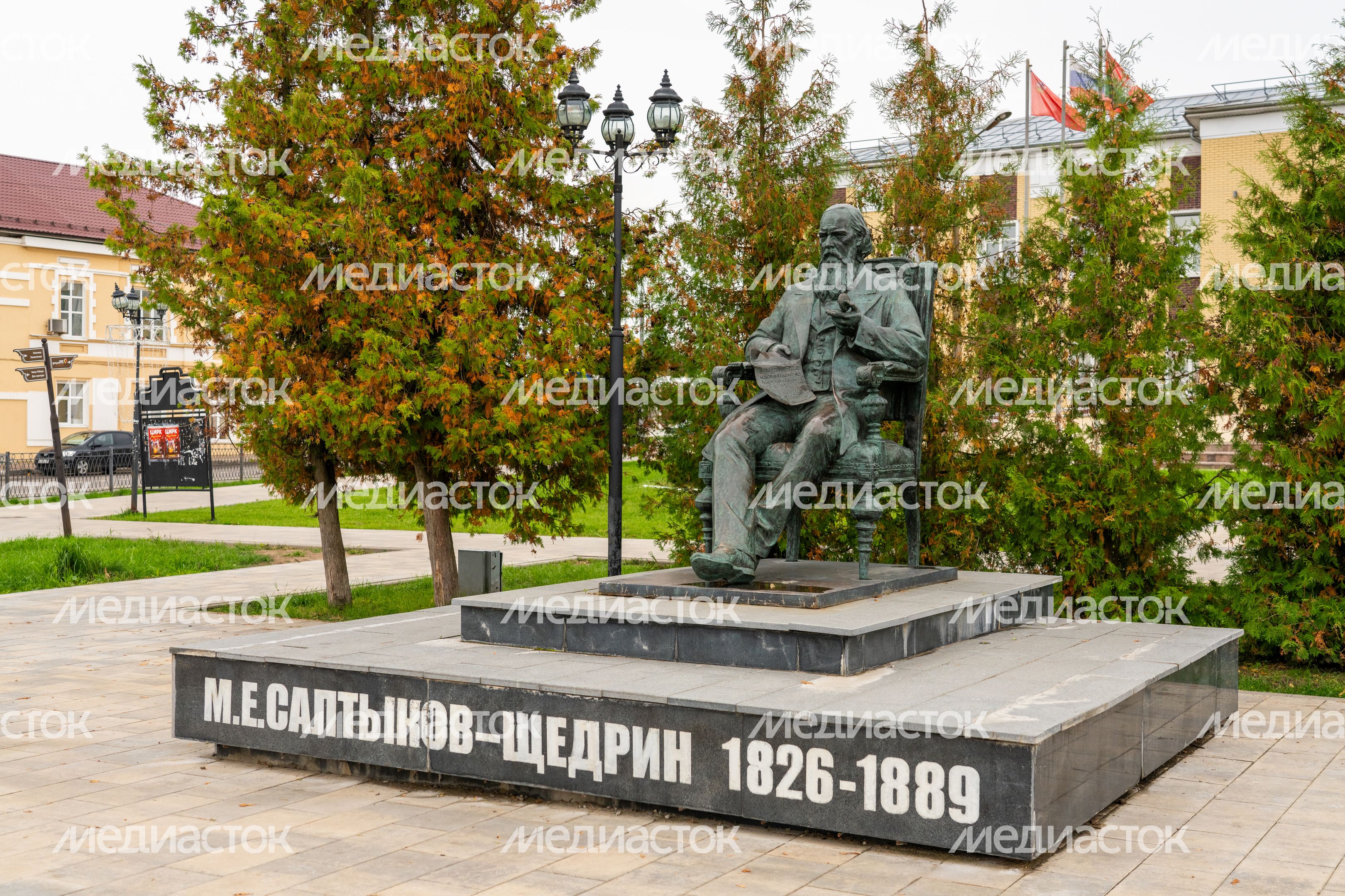 Памятнике писателю М.Е. Салтыкову-Щедрину в Талдоме Памятнике писателю М.Е. Салтыкову-Щедрину в Талдоме