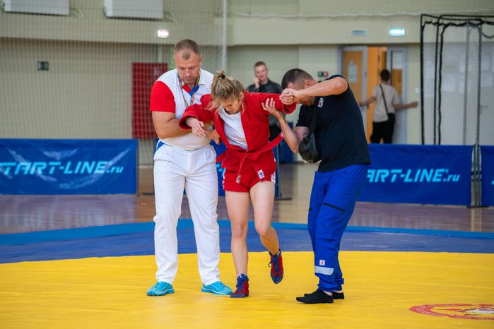 Спортсменка получила травму на Всероссийском турнире по самбо среди мужчин в Можайске