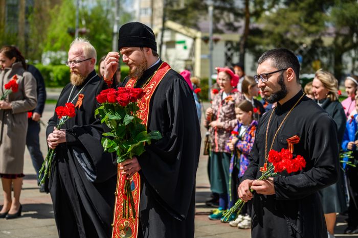 Патриотическая акция "Вахта Памяти" у Мемориала Славы в Королеве