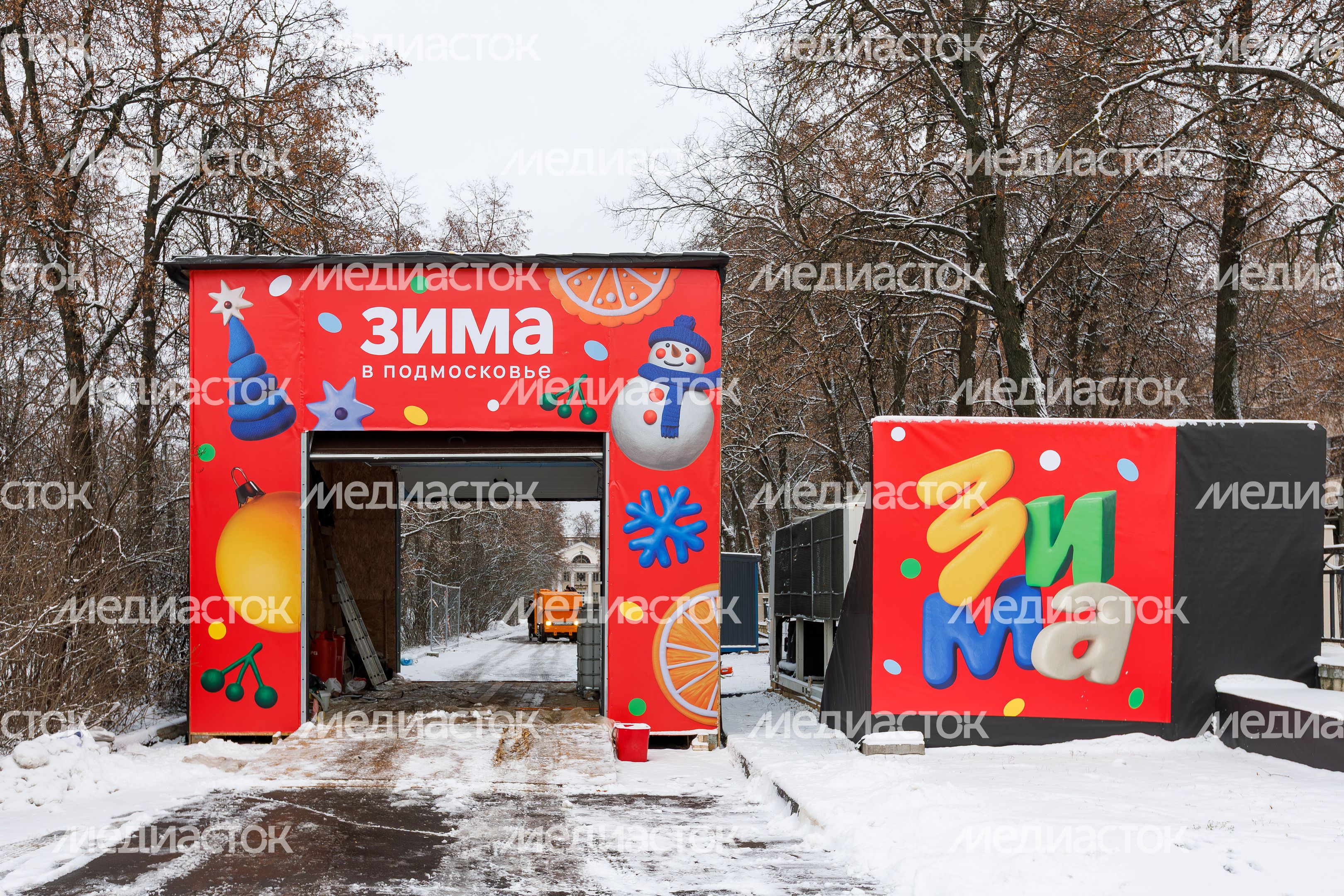 Каток на площади Ленина в Жуковском Каток на площади Ленина в Жуковском