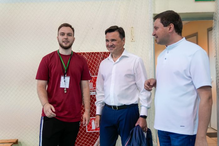 Андрей Воробьев пообщался с детьми участников СВО в подмосковном лагере "Литвиново"