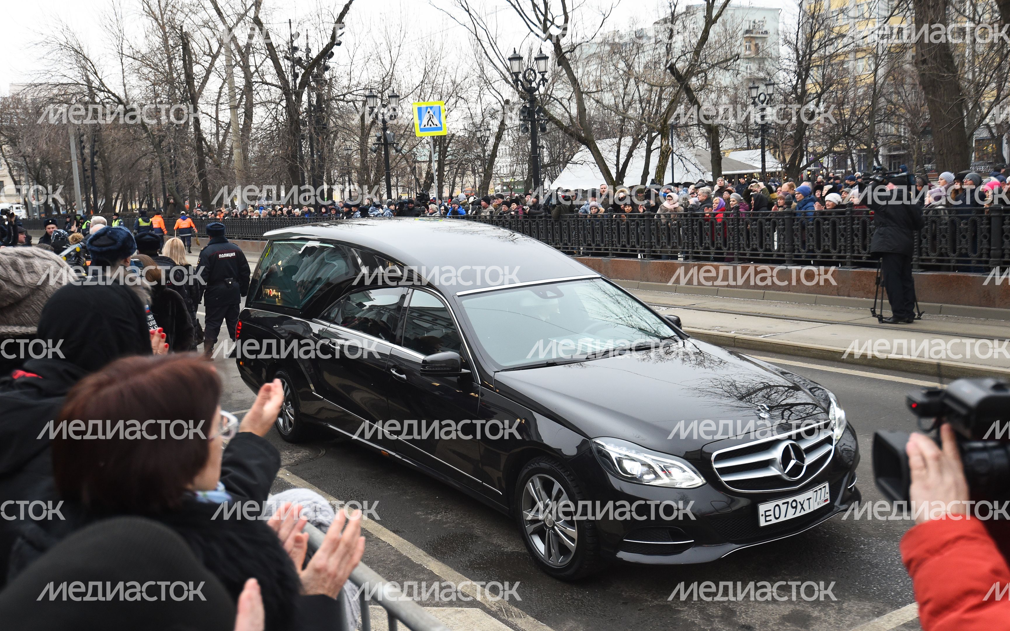 Церемония прощания с Галиной Волчек