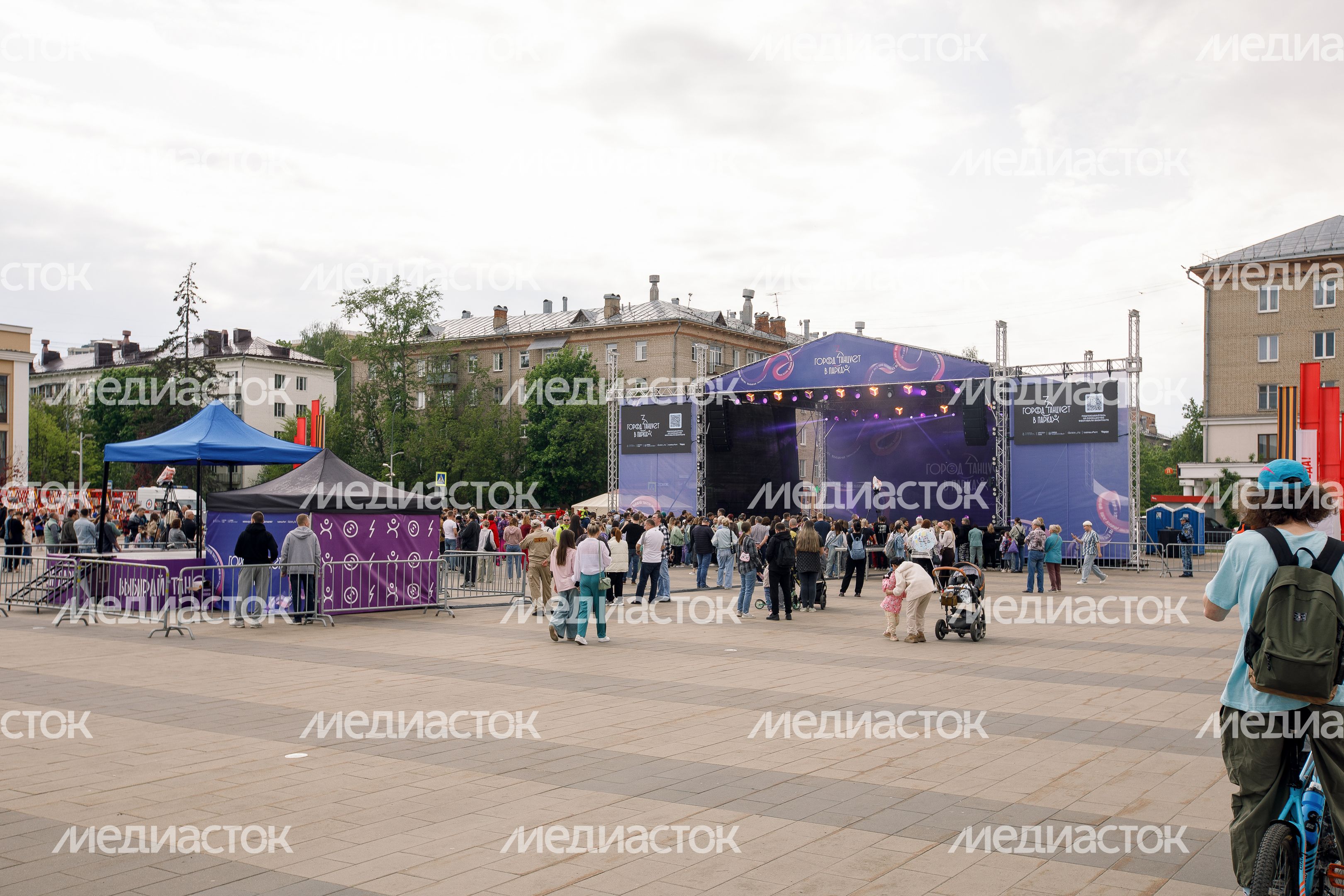 Открытие фестиваля современного танца «Город танцует в парках» в Королеве Открытие фестиваля современного танца «Город танцует в парках» в Королеве
