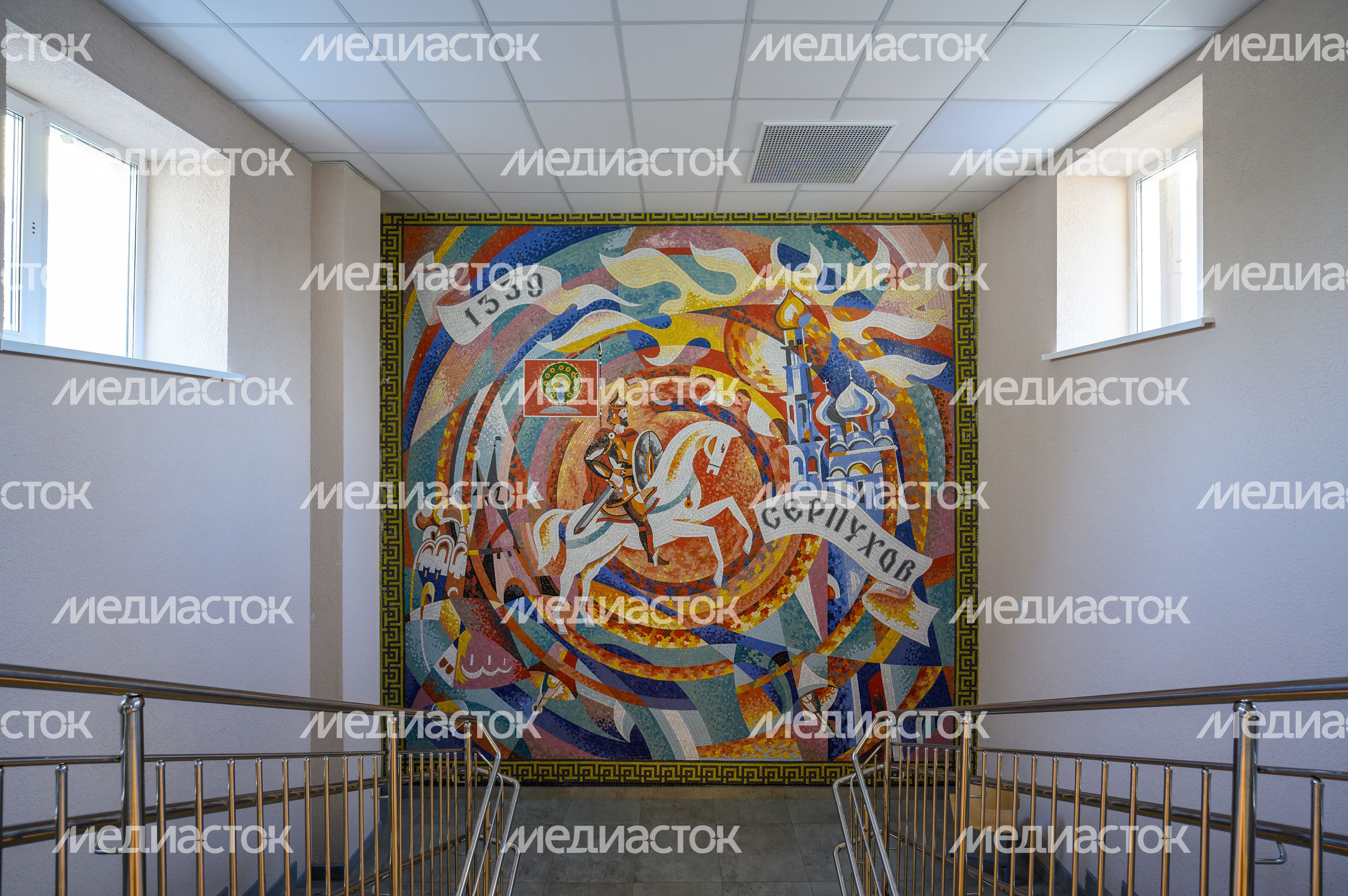 Мозаика на стене средней школы №1 после капитального ремонта в Серпухове (Школы современного образования) Мозаика на стене средней школы №1 после капитального ремонта в Серпухове (Школы современного образования)