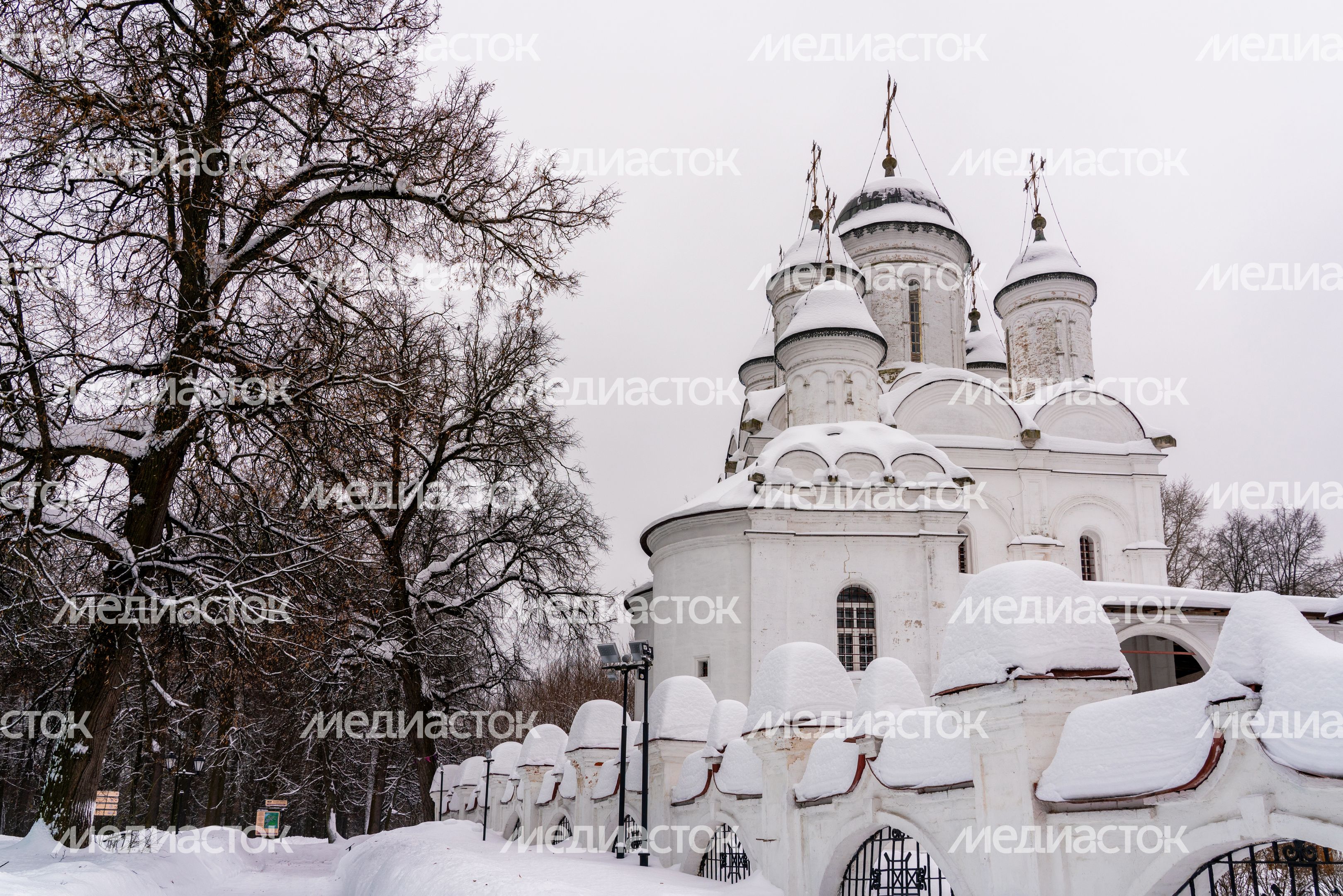Церковь Преображения Господня в селе Большие Вяземы Одинцовского округа