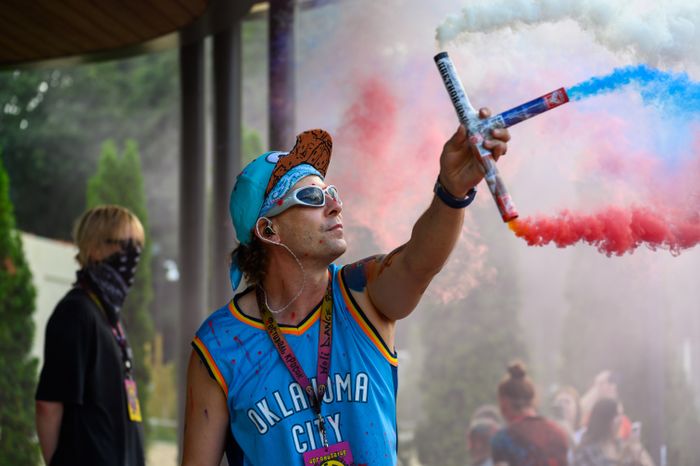 Фестиваль красок Holi Dance в Наташинском парке в Люберцах