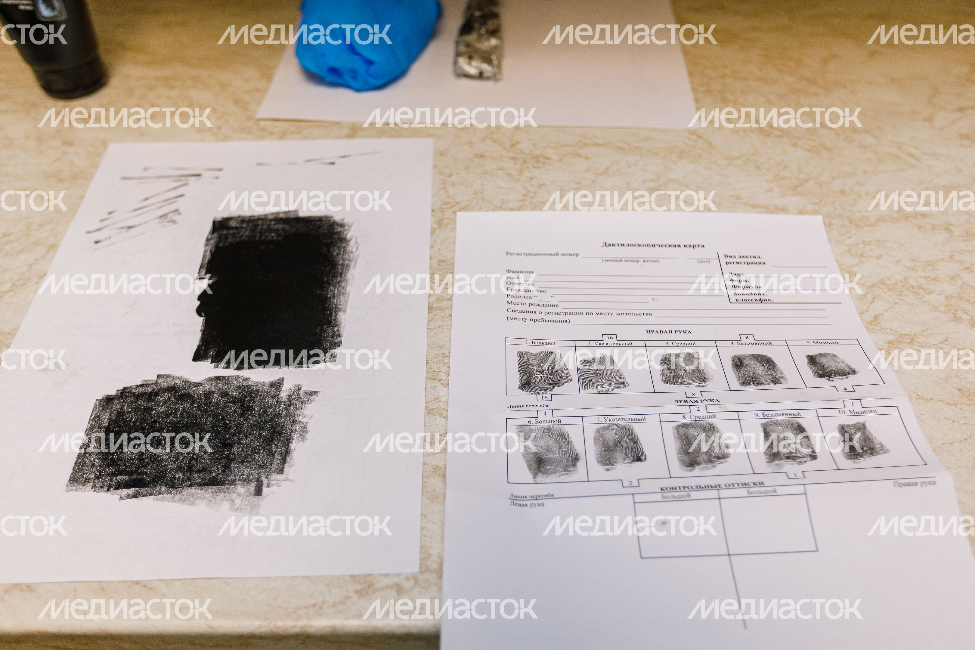 Практические занятия будущих судмедэкспертов по снятию отпечатков пальцев Практические занятия будущих судмедэкспертов по снятию отпечатков пальцев