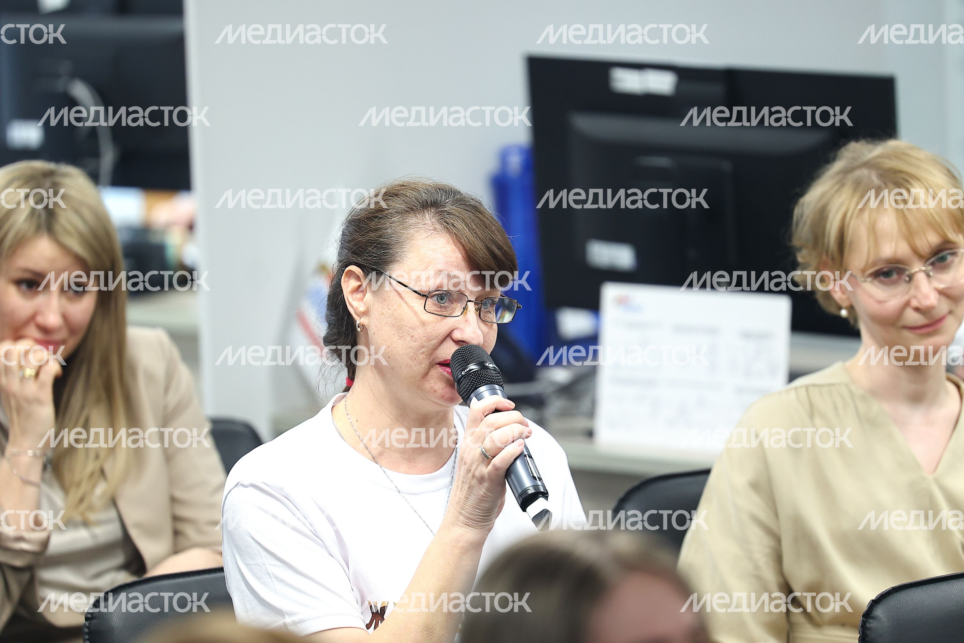Губернатор провел телемост с военнослужащими полка Московской области