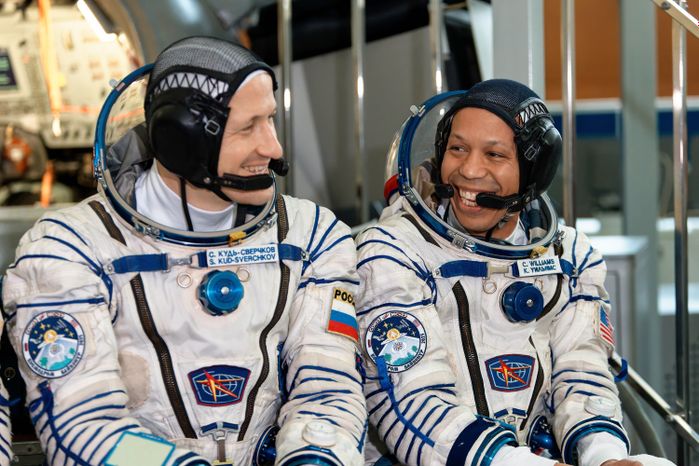 Космонавты Кристофер Уилльямс и Сергей Кудь-Сверчков на комплексной тренировке в Звездном городке