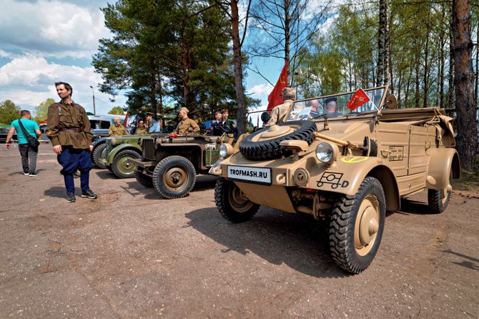 Армейские военные автомобили в музее аэроклуба ветеранов воинской службы в Кубинке
