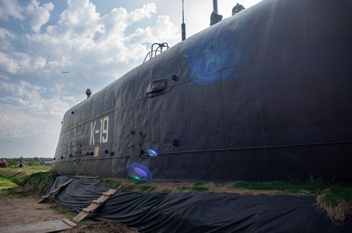Летние виды памятника подводной лодке К-19