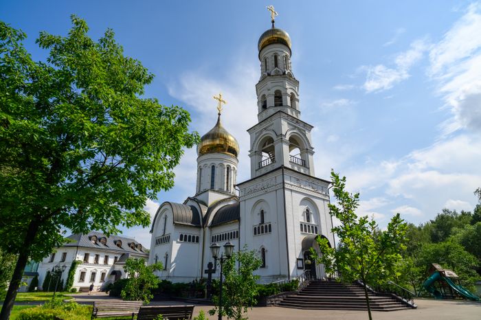 Церковь святого мученика Уара в поселке Вешки округа Мытищи