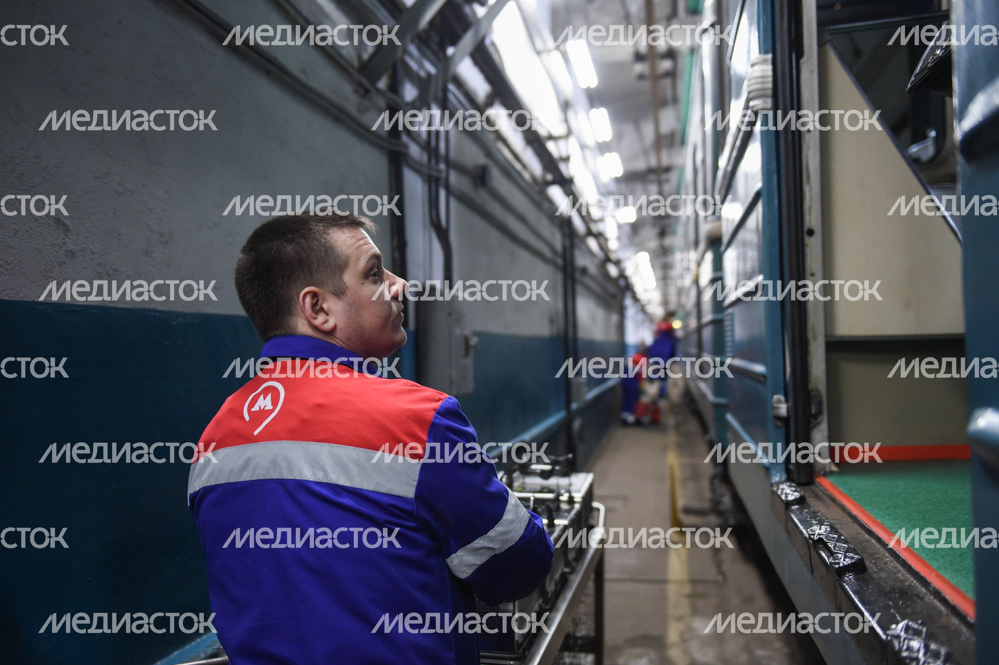 Кварцевание и мытье вагонов метро