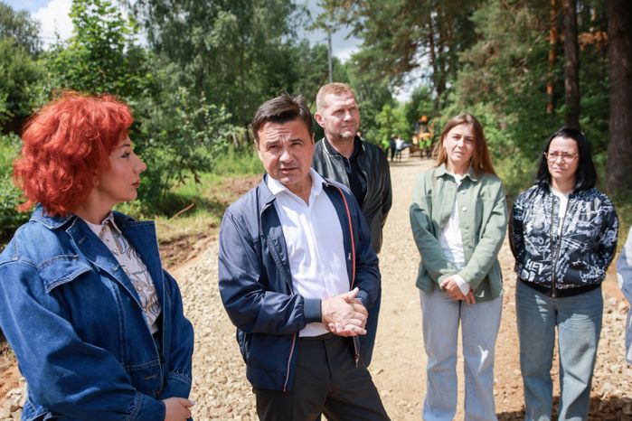 Андрей Воробьев проверил ремонт грунтовых дорог в Дедовске