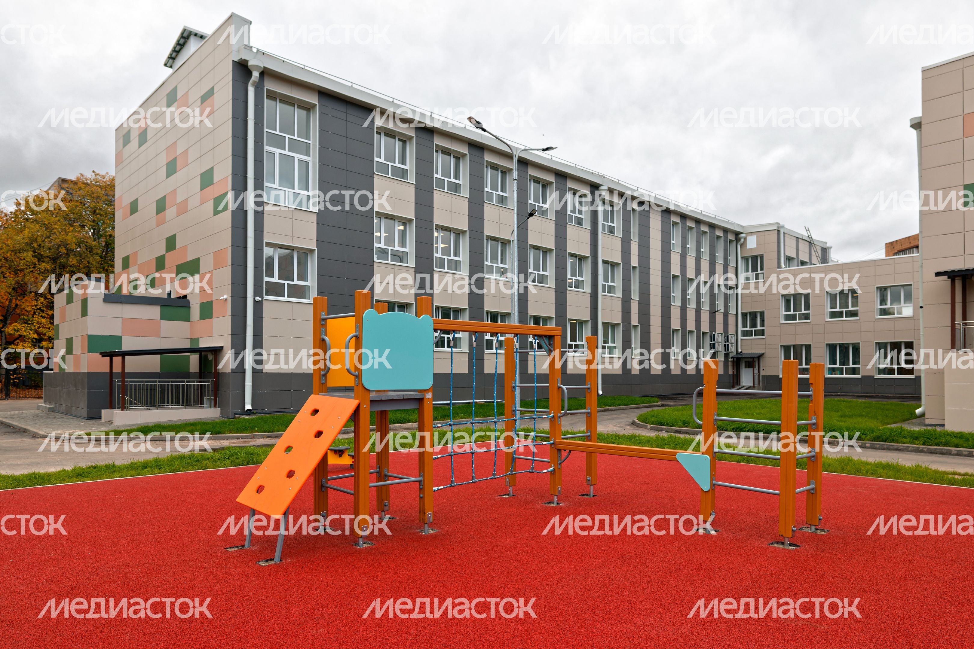 Менделеевская средняя школа в округе Солнечногорск после капитального ремонта Менделеевская средняя школа в округе Солнечногорск после капитального ремонта