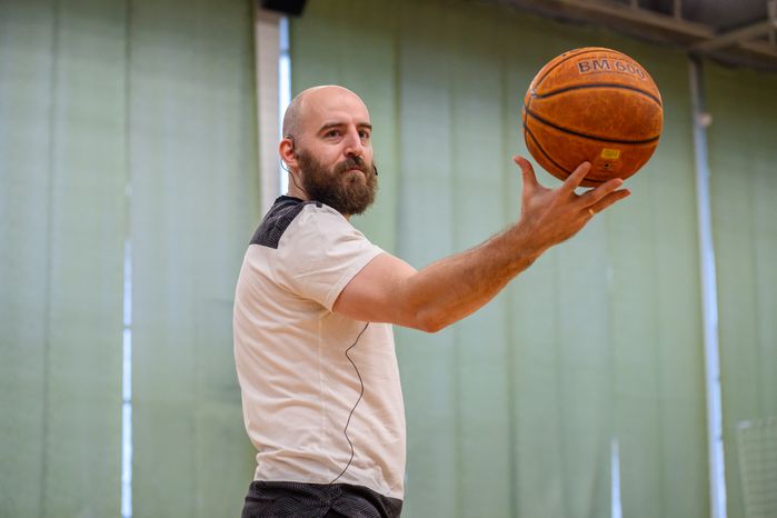 Баскетболист Владимир Агабабьян провел мастер-класс для спортсменов Единой школьной лиги