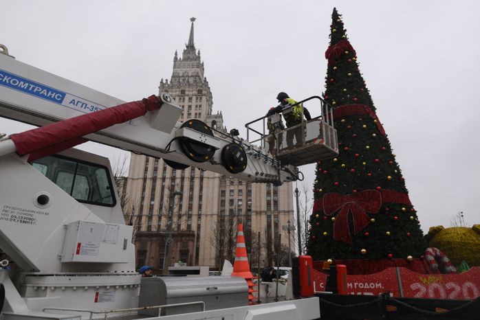 Демонтаж и складирование новогодних елок в Москве