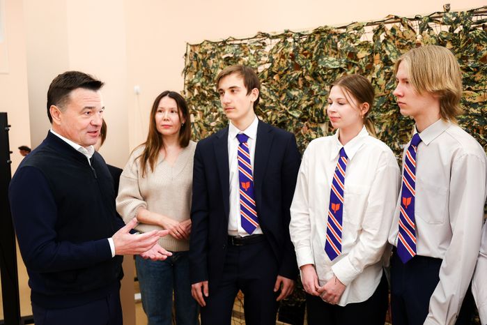Губернатор поблагодарил учеников и педагогов гимназии им. Подольских курсантов