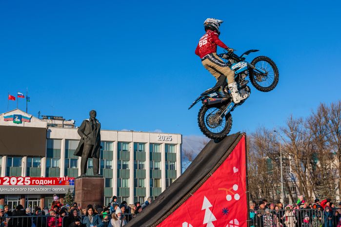 Зимний фристайл-мотокросс от команды FMX13 в Одинцово