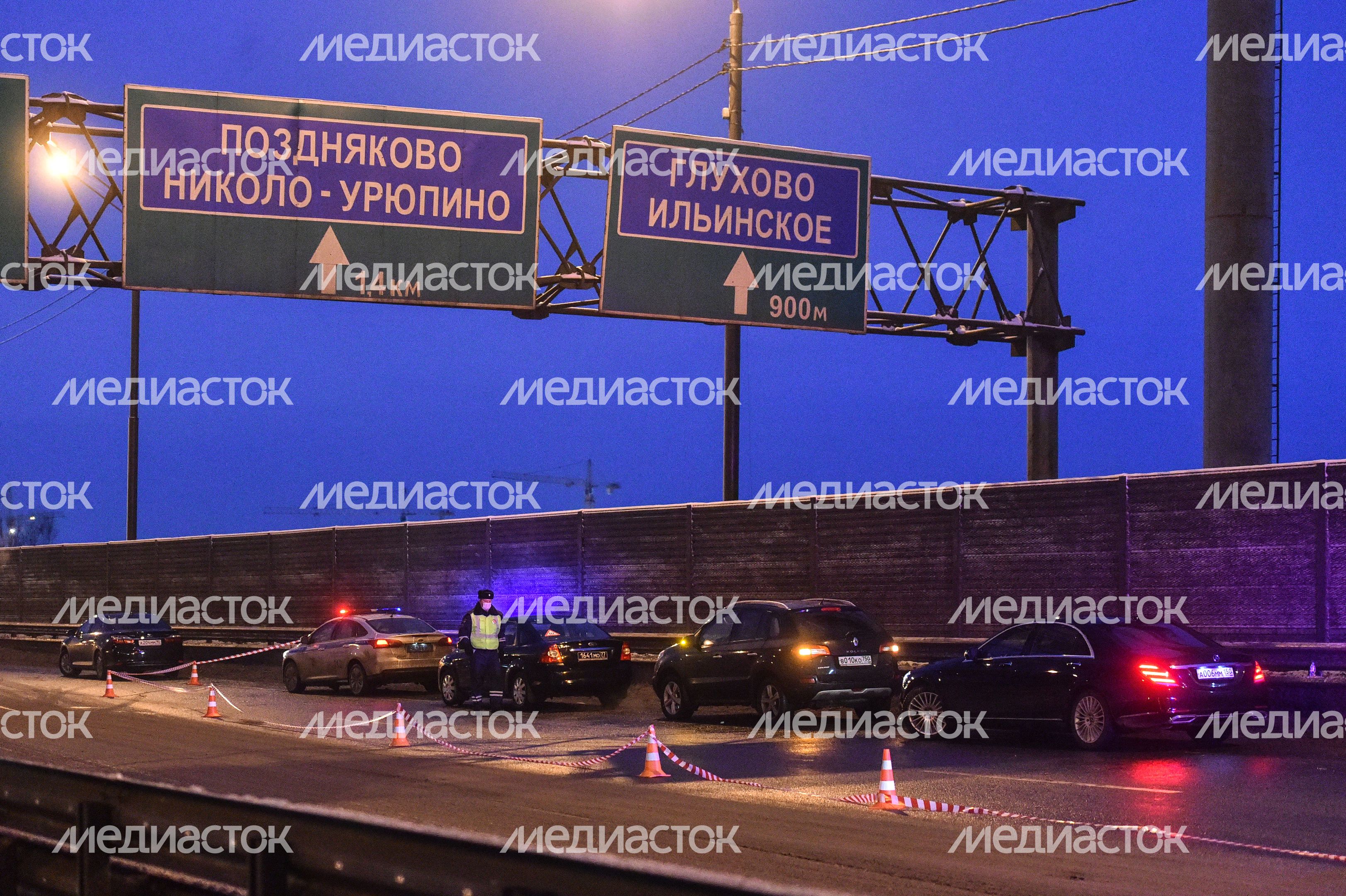 Кадры с места столкновения четырех автобусов и грузовика на Новорижском шоссе в Московской области